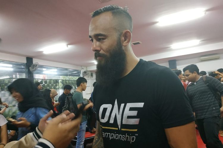 Petarung ONE Championship asal Belanda, Anthony Engelen, merasa lebih bangga jadi orang Indonesia karena mewarisi darah keturunan Manado dari sang ayah. Ia akan bertarung pada ONE: Eternal Glory yang digelar di Istora Senayan, Jakarta, Sabtu (19/1/2019).