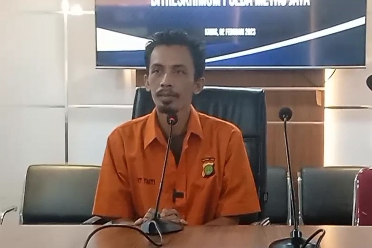 Dede Solehudin, satu dari tiga tersangka kasus pembunuhan dan penipuan oleh Wowon dkk, di Mapolda Metro Jaya, Kamis (2/2/2023).