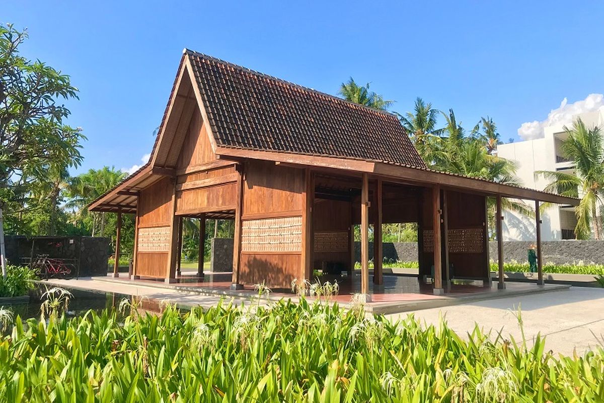 Rumah tradisional suku Osing di Banyuwangi DOK. Shutterstock/Joe Candra P