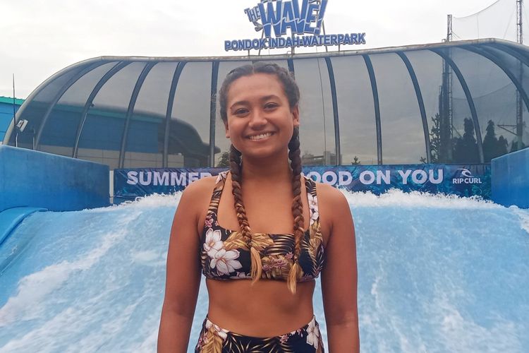 Peselancar dan atlet nasional, Taina Angel Izquierdo, saat ditemui dalam peluncuran kampanye terbaru Rip Curl di Pondok Indah Waterpark, Jakarta Selatan, Sabtu (16/7/2022).