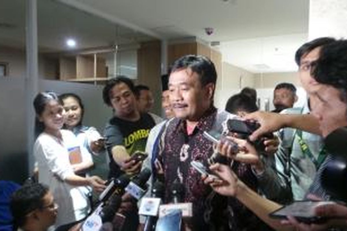 Calon Wakil Gubernur DKI Jakarta Djarot Saiful Hidayat (pakai batik) bersama Sekda DKI Saefullah, di Balaikota, Jumat (5/12/2014).