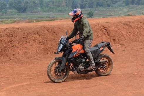 Tes KTM 390 Adventure di Aspal dan Tanah