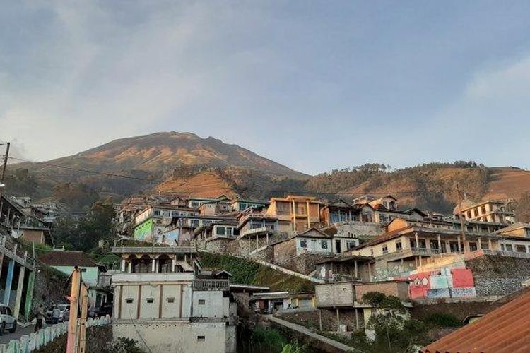 Keindahan Dusun Butuh, Desa Temanggung, Kecamatan Kaliangkrik, Kabupaten Magelang yang kerap disandingkan dengan indahnya Nepal dan deretan pegunungan Himalayanya. Foto diambil pada bulan November 2019 
