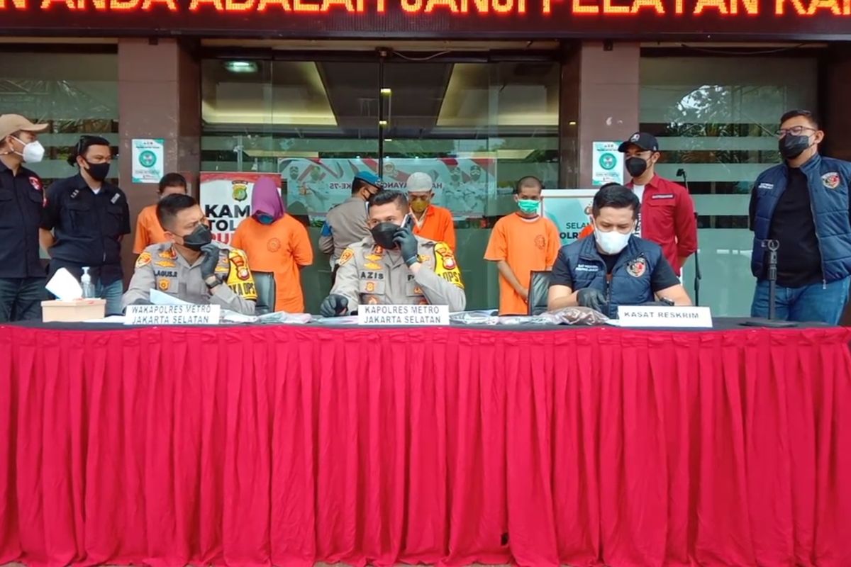 Tangkapan layar konferensi pers kasus pencurian dengan pemberatan di Polres Jakarta Selatan, Rabu (14/7/2021) 