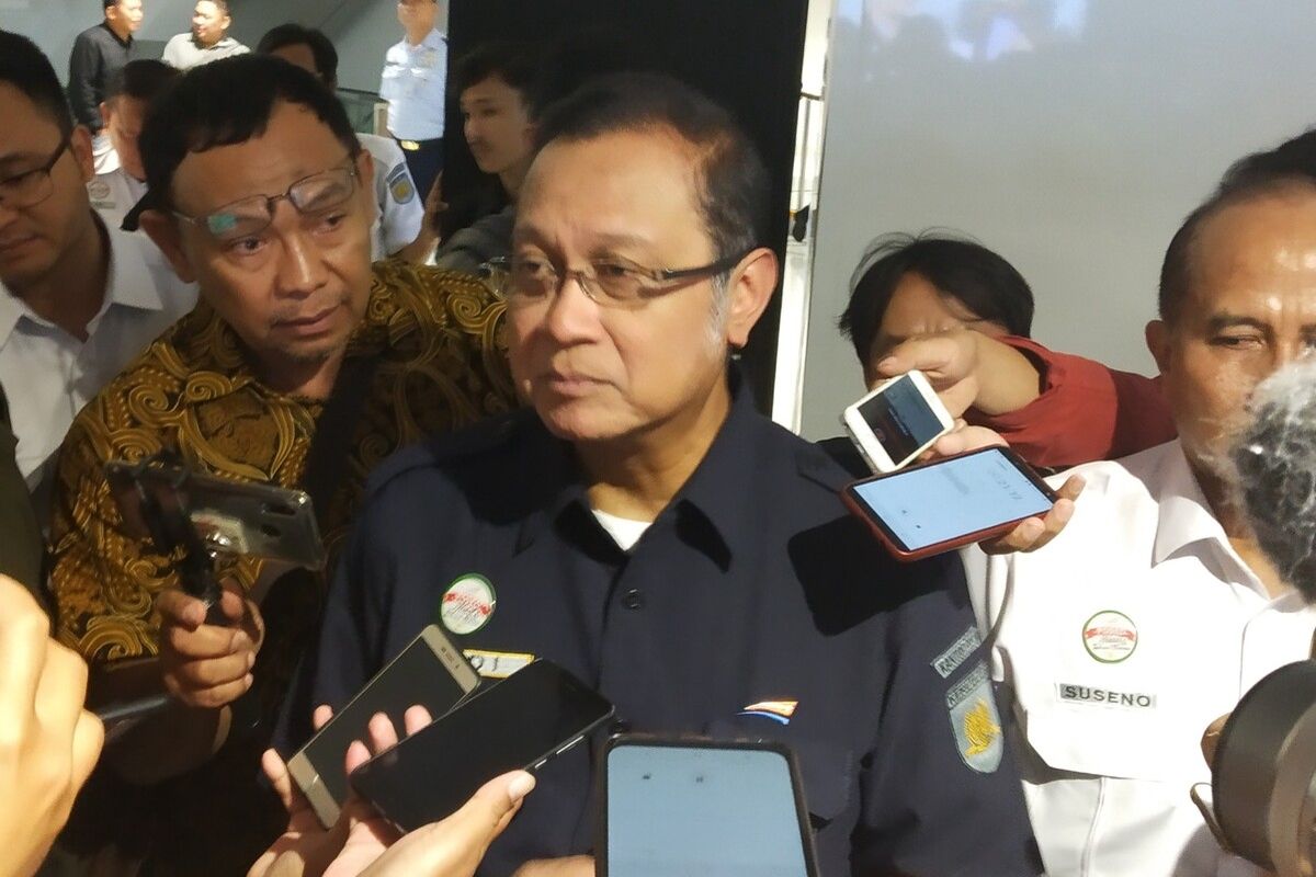 Direktur Utama (Dirut) PT KAI Edi Sukmoro dalam soft launching KA Bandara Adi Soemarmo di Solo, Jawa Tengah, Minggu (29/12/2019).