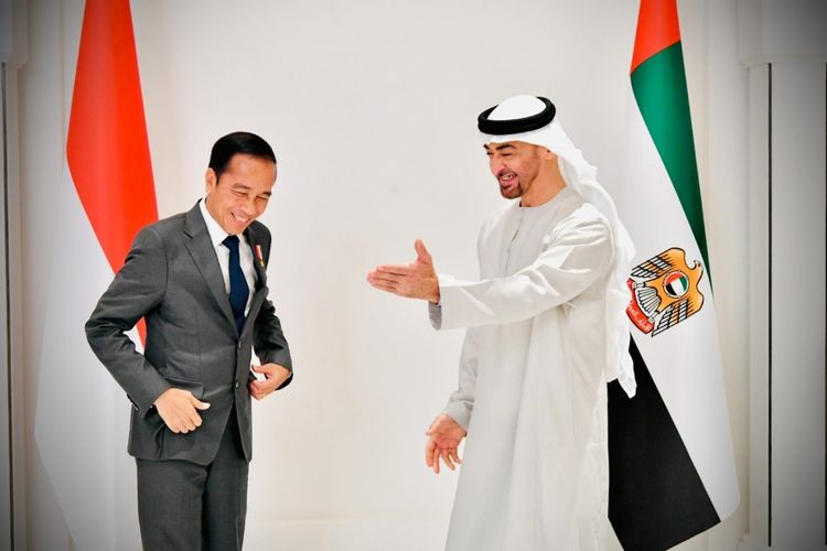 - Presiden Joko Widodo melakukan pertemuan dengan Presiden Uni Emirat Arab (UEA) Sheikh Mohamed bin Zayed bin Sultan Al Nahyan di Istana Al Shatie, Abu Dhabi, Jumat (1/7/2022).