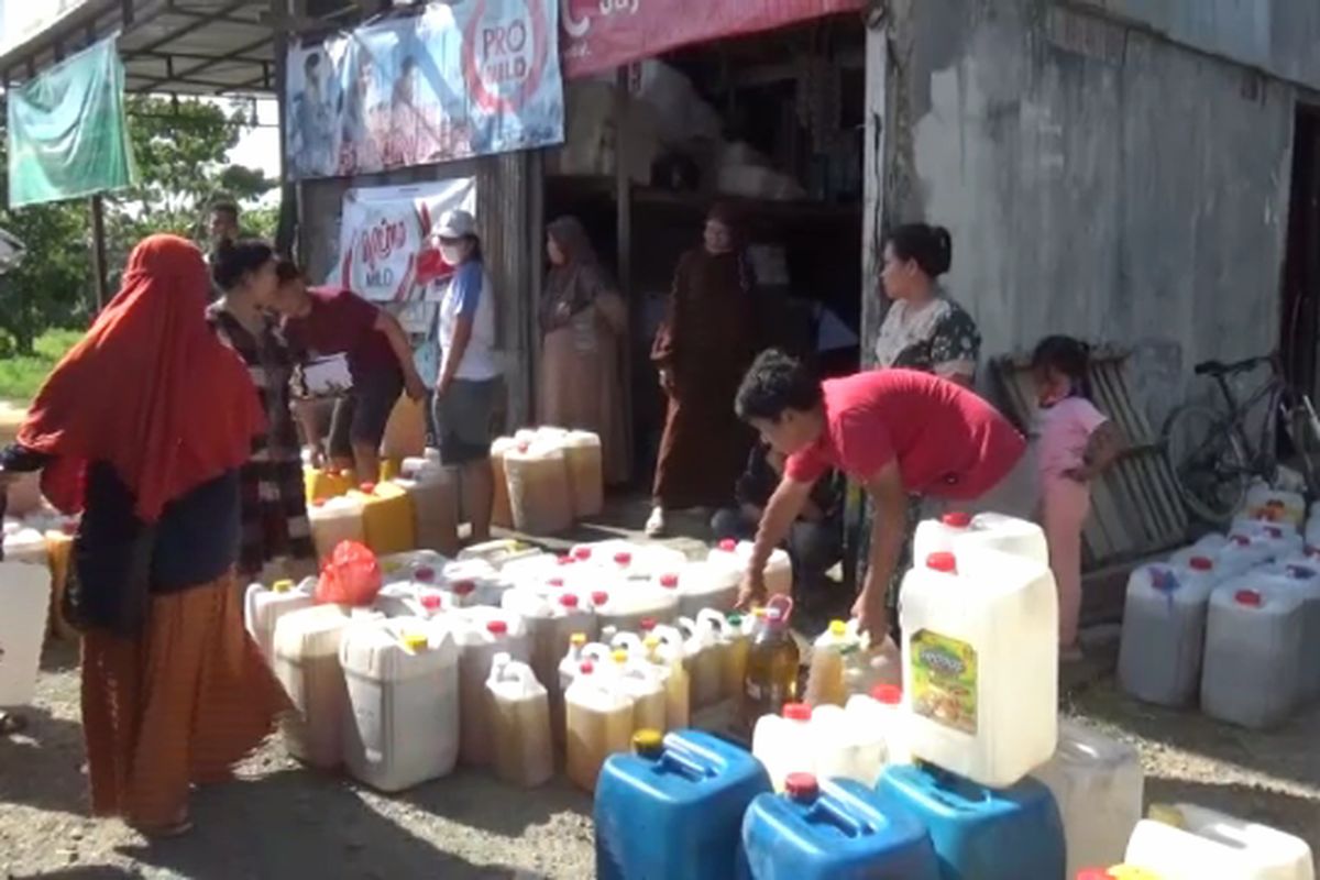 Pedagang Asal Sulteng Dan Sulsel Berburu Minyak Goreng Curah Ke Pasangkayu Sulbar