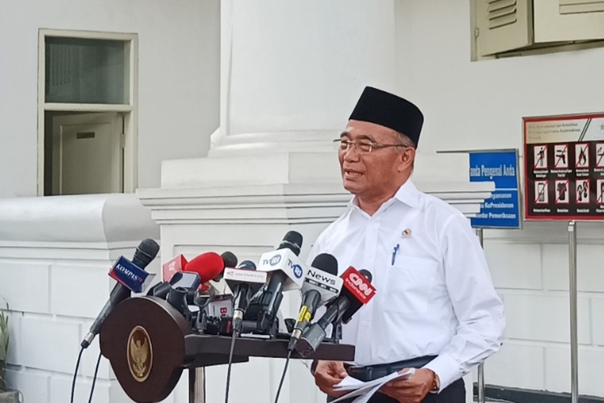 Menko PMK Muhadjir Effendy di Kompleks Istana Kepresidenan, Selasa (14/2/2023).
