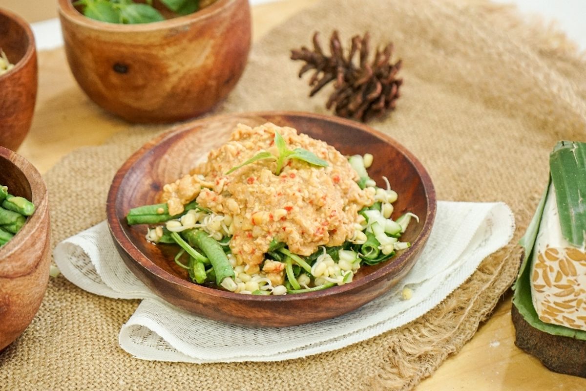 Pecel tumpang khas Kediri, pakai tempe bosok atau tempe semangit.
