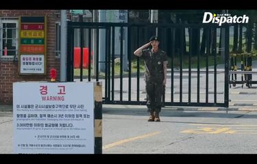 Member BTS, Jin, keluar dari wamil (wajib militer) hari ini, Rabu (12/6/2024) pagi setelah masa tugasnya berakhir.
