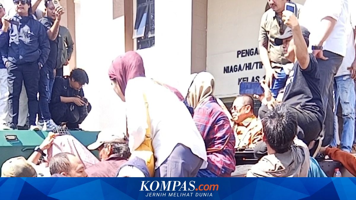 Imbauan Bupati Pati Nonaktif Sudewo Tak Digubris Massa Pendukung, Mobil Tahanan Sempat Diblokade