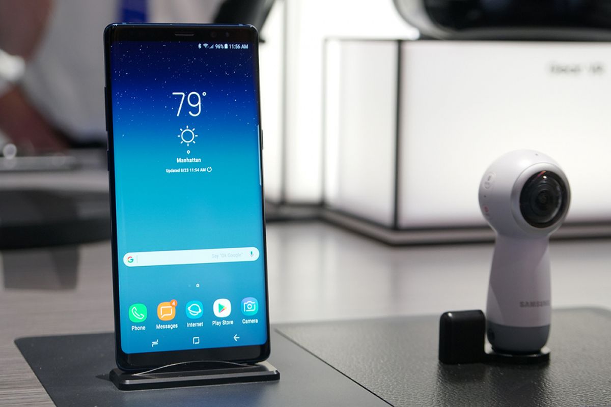 Galaxy Note 8 dengan aksesori pasangan, kamera Gear 360