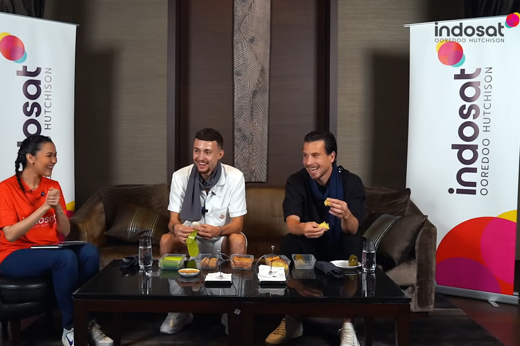Pemain tim nasional Indonesia sekaligus pemain Persib Bandung, Thom Haye mencoba makanan Indonesia dalam program Try Indonesian Food Indosaat Ooredoo pada tahun 2024 lalu.