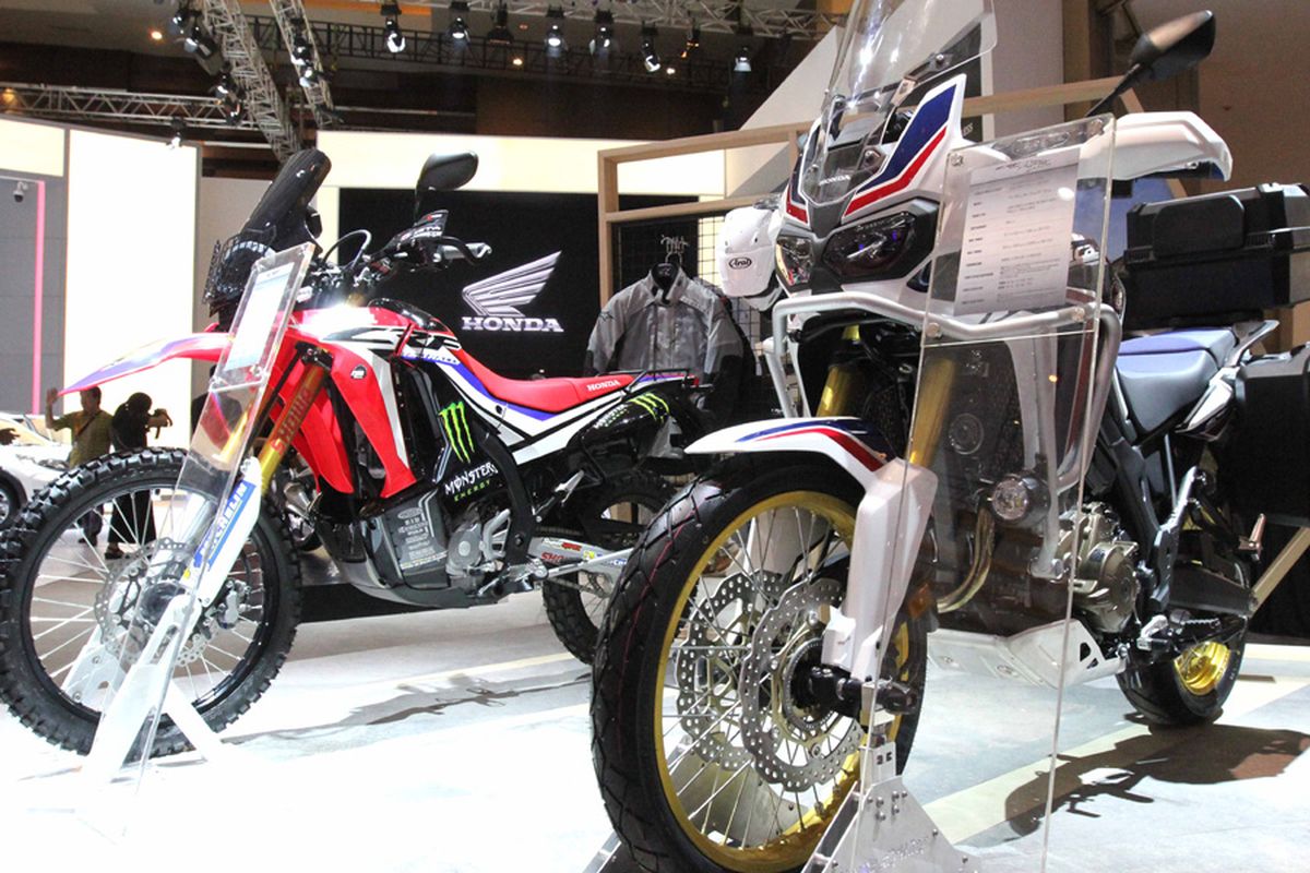 Jajaran big bike dan motor premium Honda siap manjakan pengunjung GIIAS 2017.