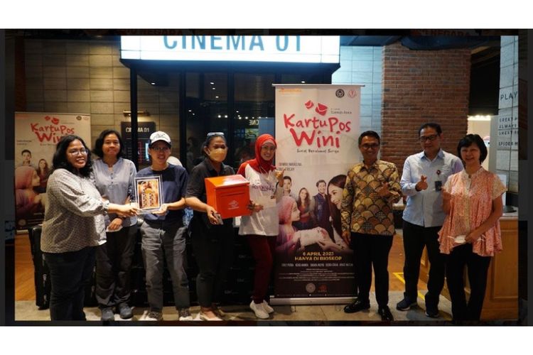 Dirut Pos Indonesia Faizal Rochmad Djoemadi dalam pemutaran film Kartu Pos Wini: Surat Beralamat Surga.