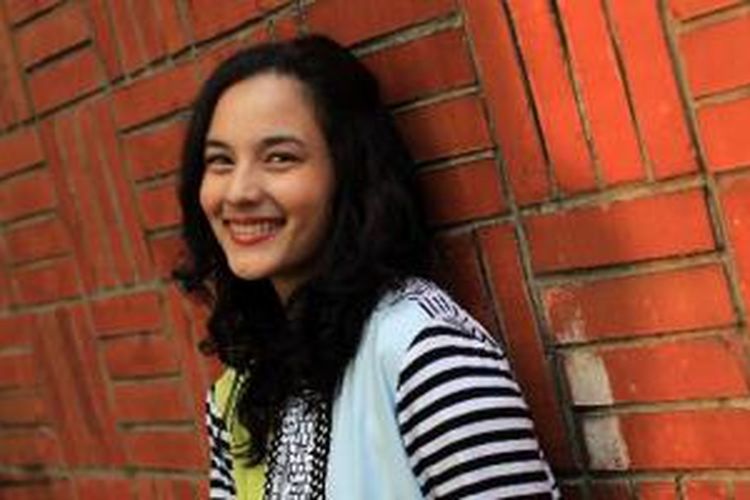Artis Chelsea Islan berpose usai sesi wawancara film terbarunya Love You.. Love You Not dengan awak media Kompas.com, di Jakarta, Sabtu (8/8/2015). Film drama komedi tersebut rencananya akan diputar di bioskop-bioskop pada 13 Agustus 2015.