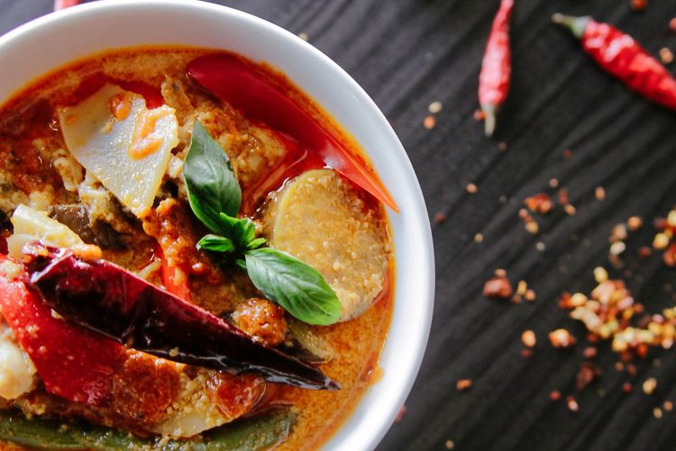 Berikut daftar makanan dan minuman yang disarankan dan tidak, serta yang dianjurkan bagi penderita asam lambung menurut dokter. 