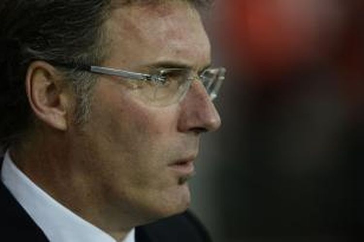 Pelatih Paris Saint-Germain Laurent Blanc.