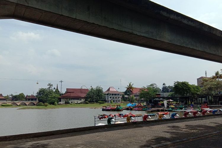 Kawasan Danau Archipelago TMII.