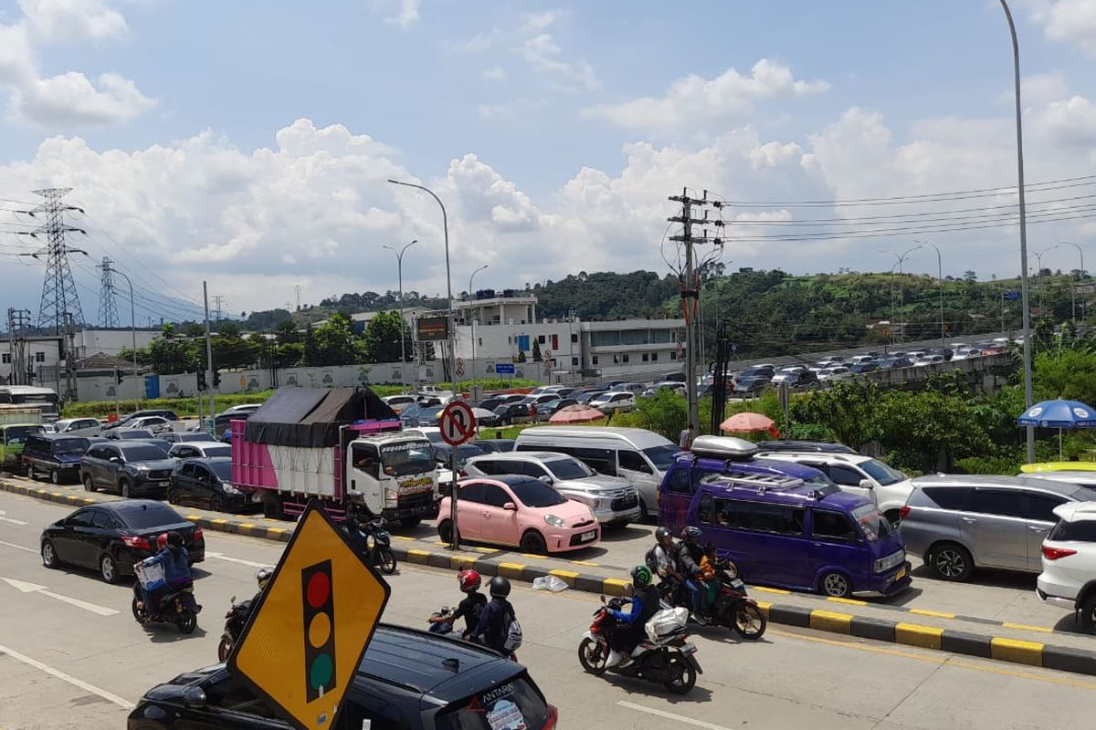 Suasana keramaian di gerbang tol Parungkuda tol Bocimi seksi 2 saat masa hari raya idul fitri 2024 lalu.