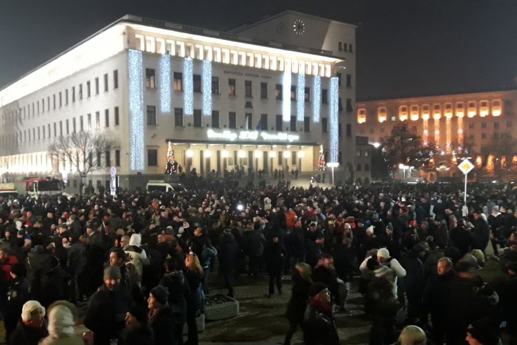 Suasana pergantian tahun 2017 ke 2018 di Alexander Battenberg Square, Sofia, Bulgaria, Senin (1/1/2018). 