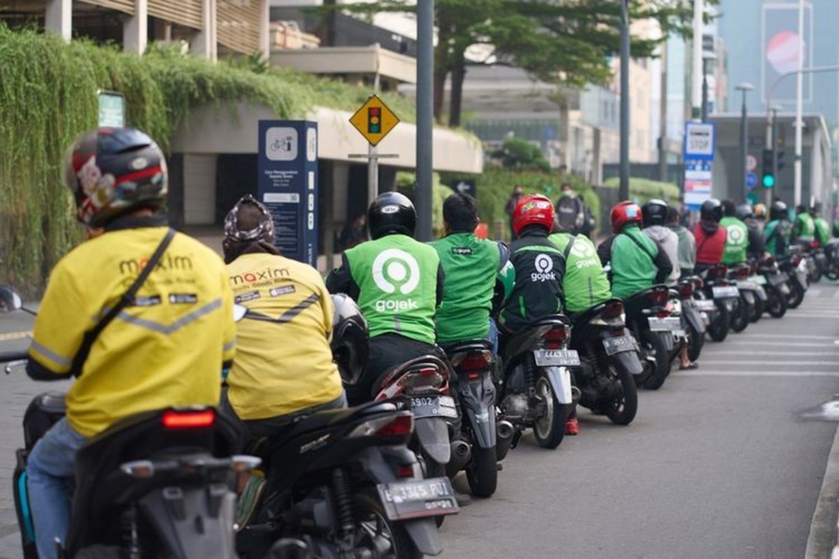 Ilustrasi ojek online. Pemerintah pastikan pengemudi ojol dan kurir online akan mendapat THR atau bonus hari raya 2025.