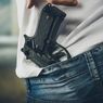 Viral, Video Sekelompok Pria Todongkan Pistol dan Sajam Saat Siang Bolong di Depan Minimarket Grobogan