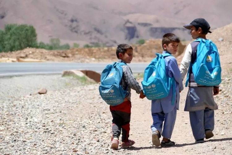 Sistem pendidikan Afghanistan sangat terdampak akibat perang berkepanjangan selama 30 tahun lebih.