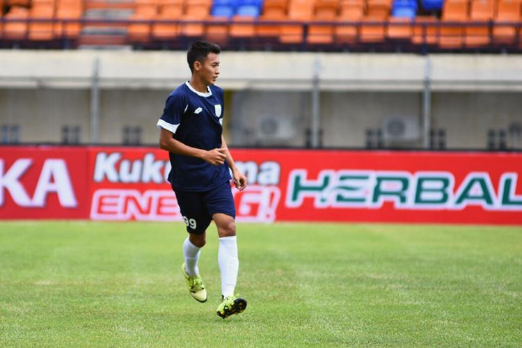 Bobby Wirawan saat berlatih bersama skuad Persela Lamongan.