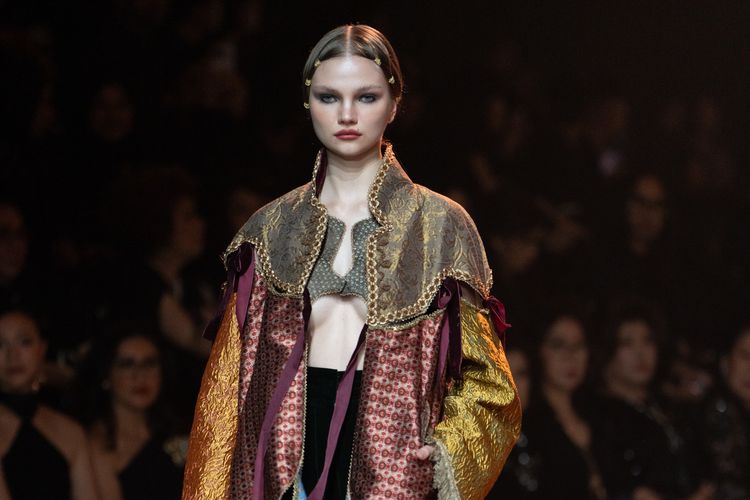 Koleksi Adrian Gan dalam pagelaran busana 40th Year Adrian Gan Couture Fashion Presentation di Hotel Mulia Senayan, Jakarta Pusat, Selasa (2/12/2025).