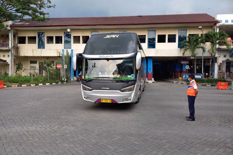 Suasana Terminal Giwangan lonjakan penumpang belum signifikan, Rabu (27/4/2022)