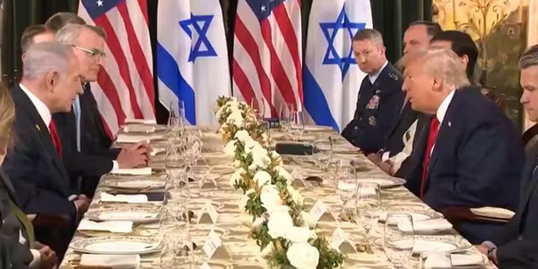 Donald Trump tertangkap mikrofon saat meluapkan kekesalannya karena tidak mendapatkan Hadiah Nobel Perdamaian dalam pertemuan dengan Perdana Menteri Israel Benjamin Netanyahu. 