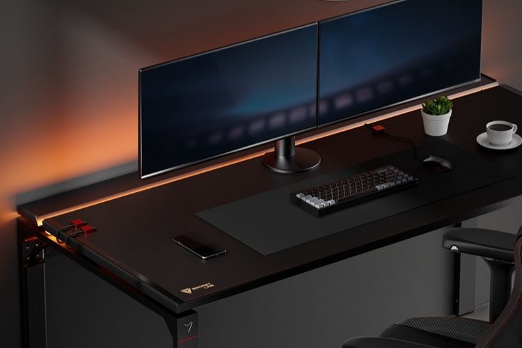 Secretlab MAGNUS Metal Desk hadir dengan desain elegan dan manajemen kabel rapi, menghadirkan setup profesional bagi gamer dan kreator. 
