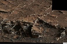 Robot Curiosity Temukan Rekahan Batuan di Mars