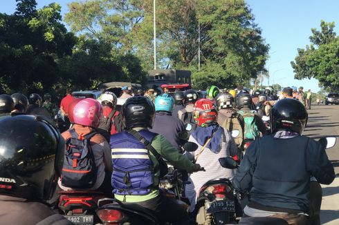 Polisi Saring Kendaraan di Jalan Akses UI, Cegah Massa Aksi Reuni 212 ke Jakarta