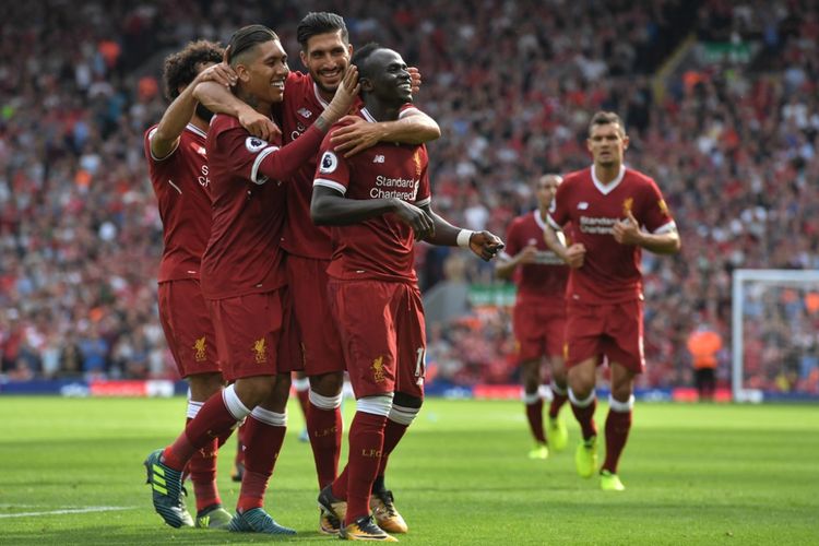 Para pemain Liverpool merayakan gol Sadio Mane ke gawang Arsenal pada partai partai Liga Inggris di Stadion Anfield, Minggu (27/8/2017).
