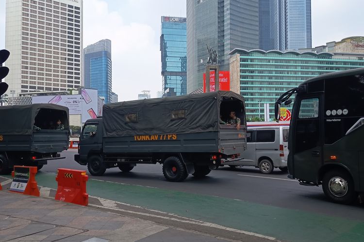 Jelang Demo BEM UI, Aparat Gabungan TNI-Polri Mulai Siaga di Bundaran HI