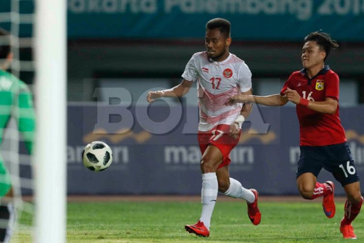 Aksi pemain sayap timnas u-23 Indonesia, Saddil Ramdani, saat menghadapi timnas u-23 Laos di babak penyisihan Grup A cabang sepak bola Asian Games 2018 di Stadion Patriot, Bekasi, Jumat (17/8/2018). 