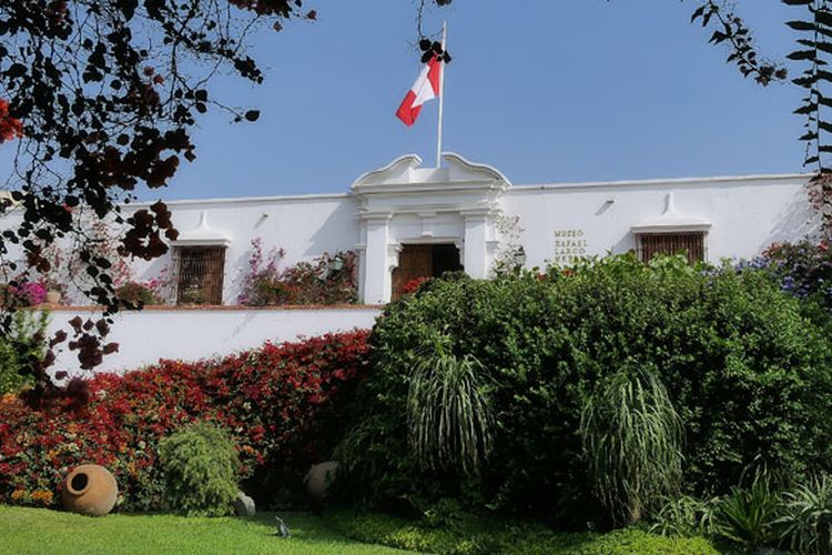 Museum Larco di kota Lima, Peru, menjadi tempat populer di kalangan wisatawan terutama bagi mereka yang memiliki ketertarikan akan sejarah.