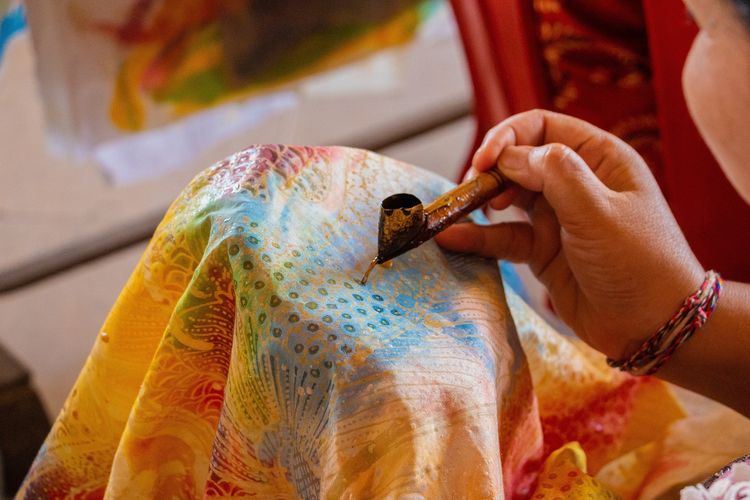 Sejarah hari Batik Nasional. Asal-usul kata batik.