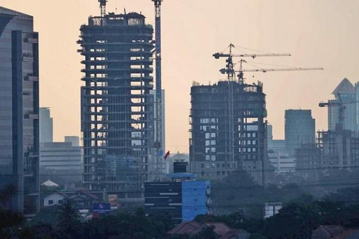 
Pembangunan gedung-gedung perkantoran baru di Jalan TB Simatupang, Jakarta Selatan, beberapa waktu lalu. Maraknya pembangunan gedung perkantoran membuat daerah ini tumbuh menjadi kawasan perkantoran dan pusat bisnis baru di selatan Jakarta.