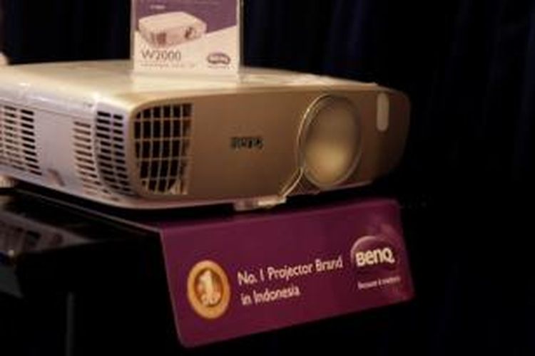 BenQ Home Video Projector W2000 juga dilengkapi dengan sistem optik 1080p Full HD yang dioptimalkan untuk menghasilkan kejelasan gambar. 
