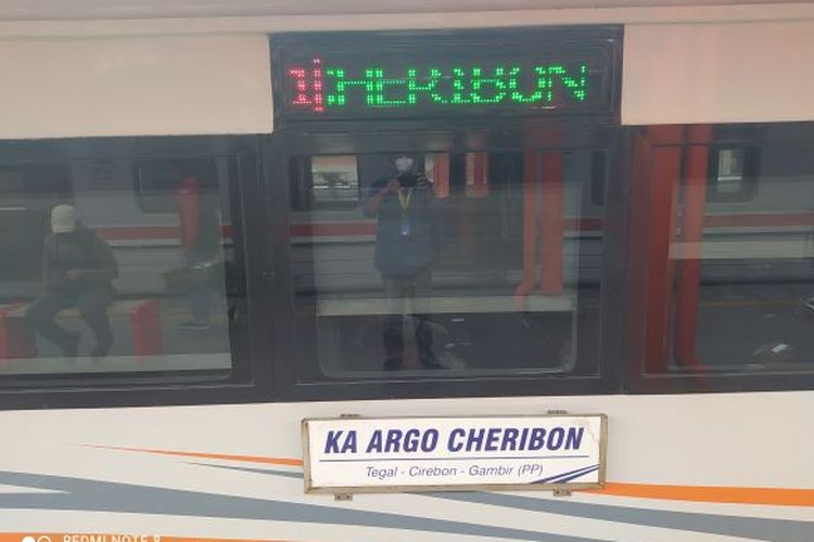 Foto ilustrasi rangkaian Kereta Api (KA) Argo Cheribon