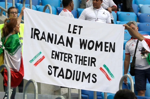 Dilarang Menonton Sepak Bola, Seorang Wanita Iran Bunuh Diri