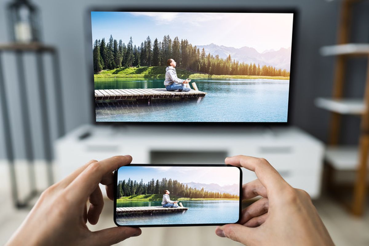 Ilustrasi Mirroring (Sumber: Pixabay)