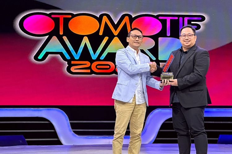 Wuling Air ev dapat penghargaan pendatang baru terbaik dari Otomotif Award 2023
