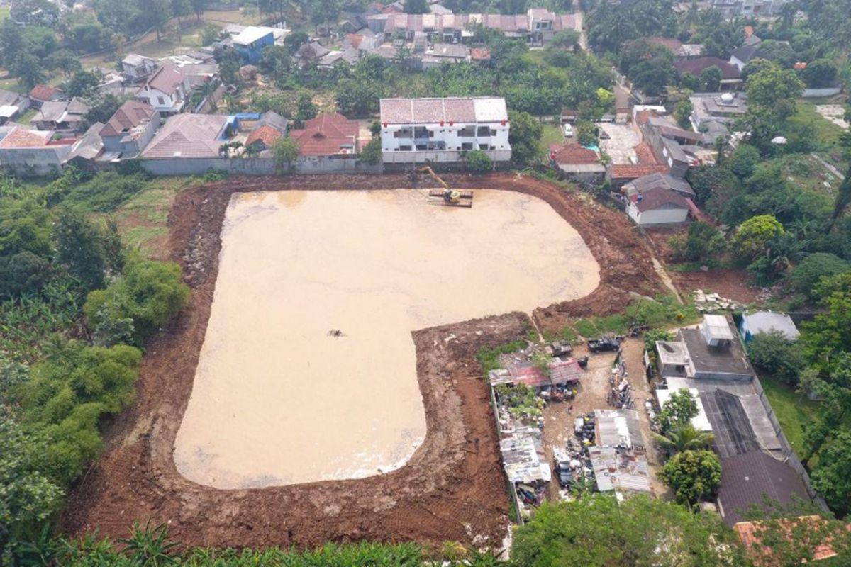 Embung di Jalan Aselih, Cipedak, Jagakarsa yang sedang dibangun Suku Dinas Sumber Daya Air Jakarta Selatan.