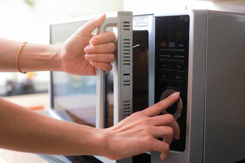 4 Cara Meletakkan Microwave di Dapur