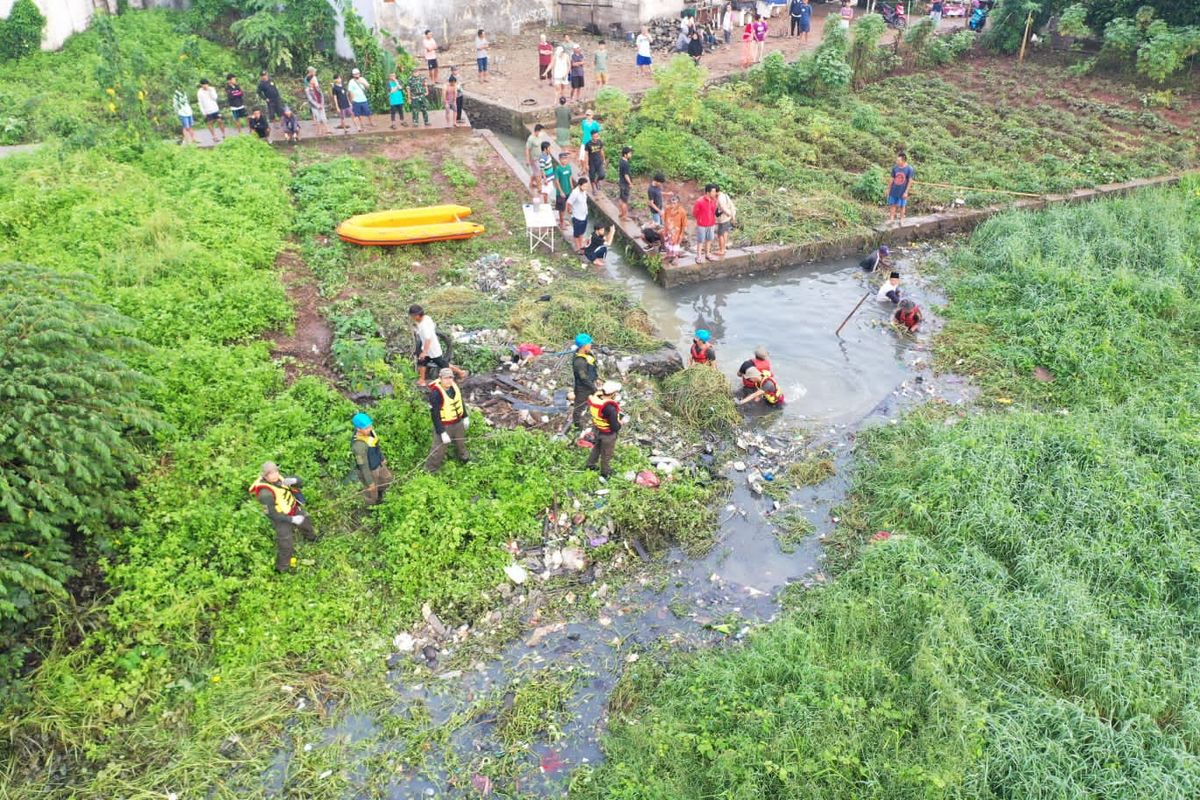 Satpol PP Tangsel Gunakan Drone Saat Bantu Cari Korban Bocah Tenggelam di Kunciran, Tangerang 