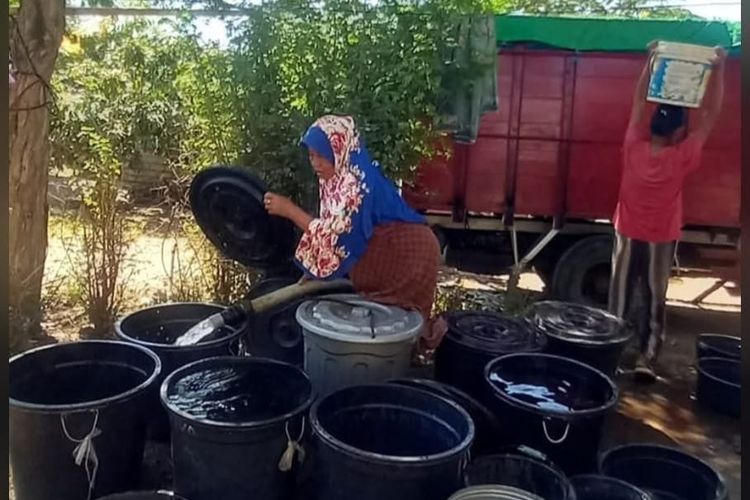 Cerita Pegiat Literasi Distribusi Air Bersih untuk Lansia di Lombok Utara